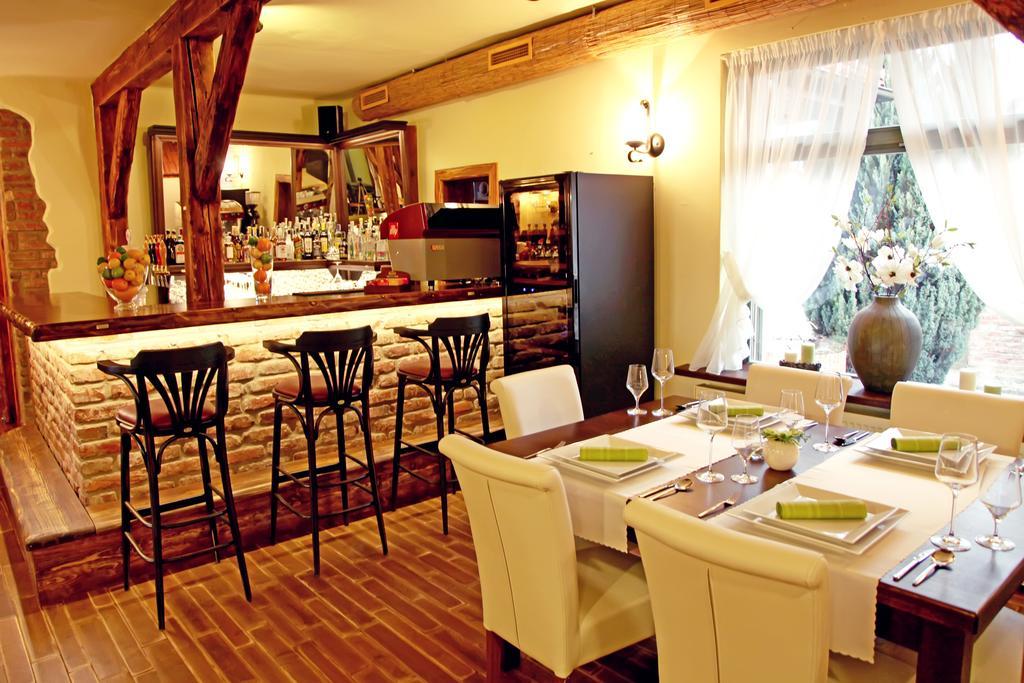 Barock Restaurant & Pension Topoľčany Eksteriør bilde